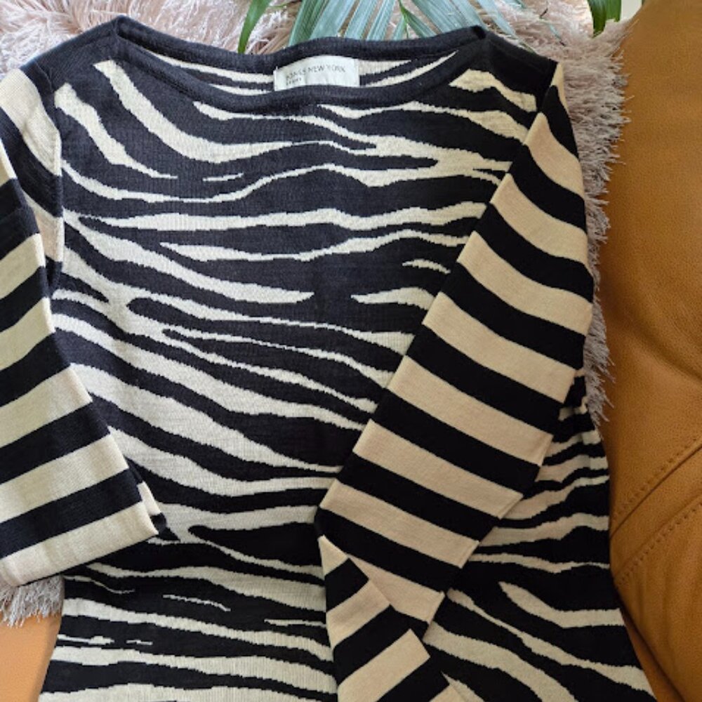 Jones New York Sweater Size Medium